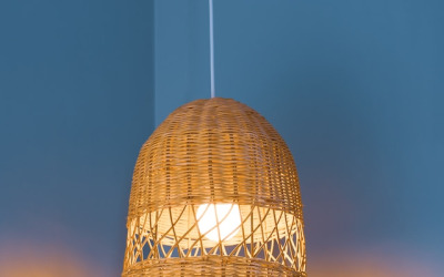 Rotan hanglamp in je slaapkamer: een natuurlijke en warme sfeer